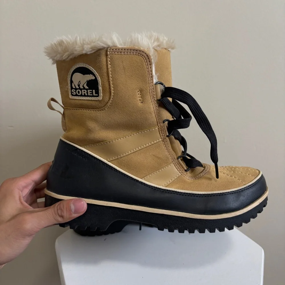 Sorel Tan and Black Fur-Lined Winter Boots - Picture 6 of 10